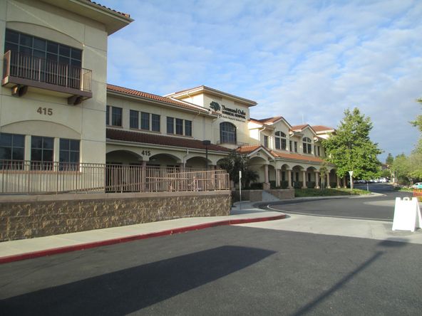 415 Rolling Oaks Dr, Thousand Oaks, CA 91361